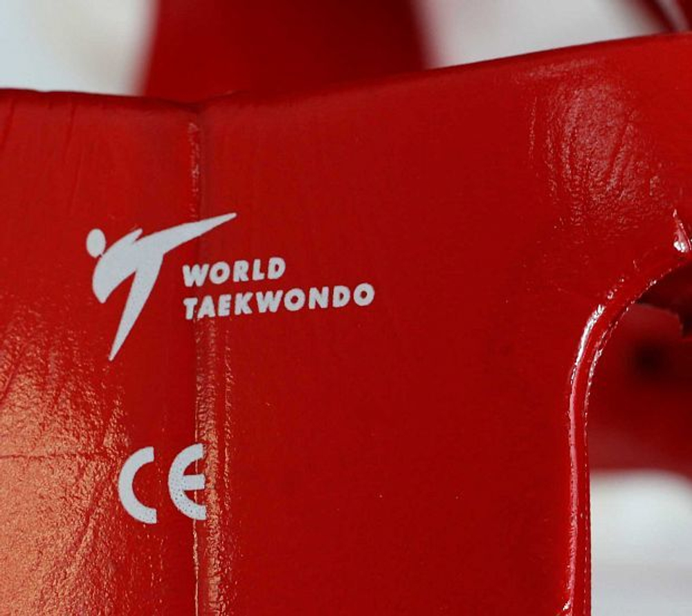 Шлем для тхэквондо Adidas с защитной маской. WT approved.