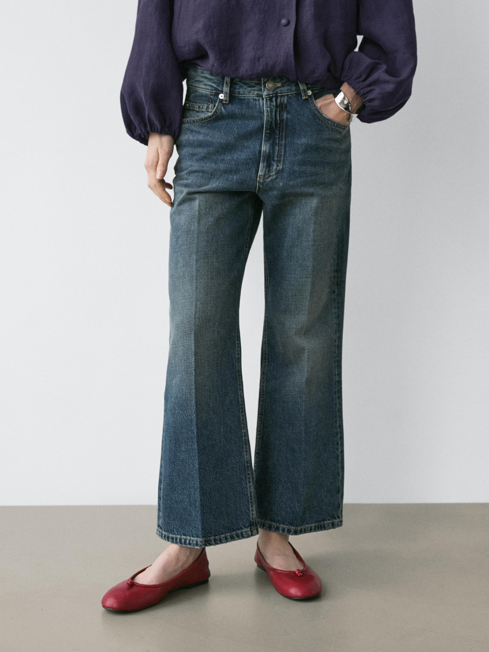 Massimo Dutti Джинсы средней посадки с расклешенным кроем, средне-синий