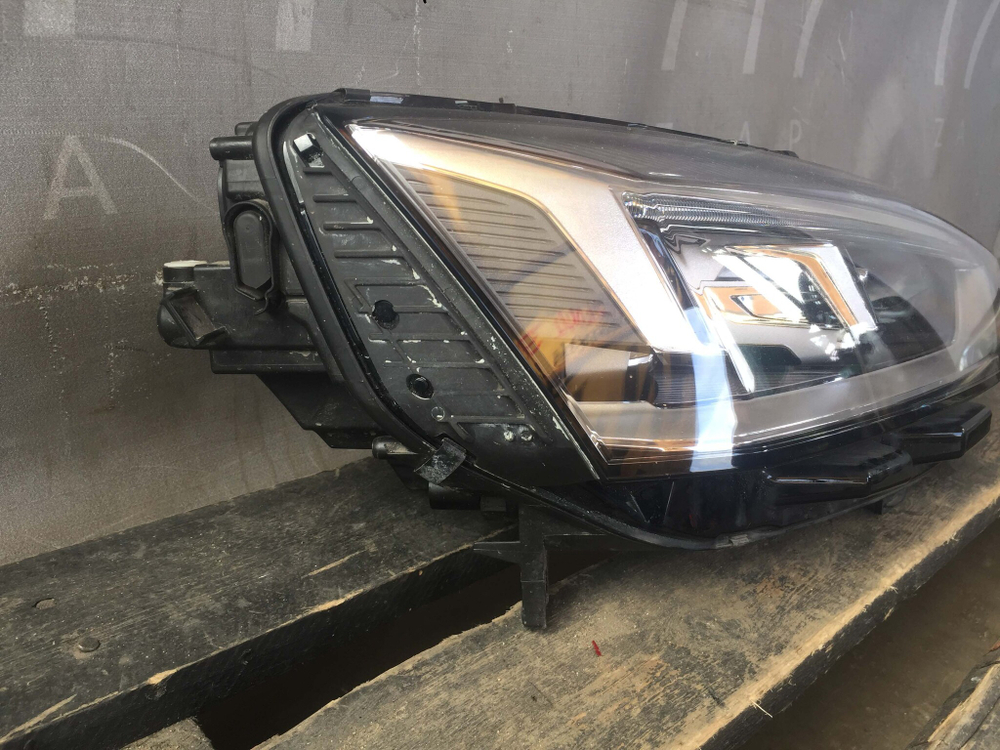 Фара правая LED Audi A5 (F5) 16-21 Б/У Оригинал 8W6941034D