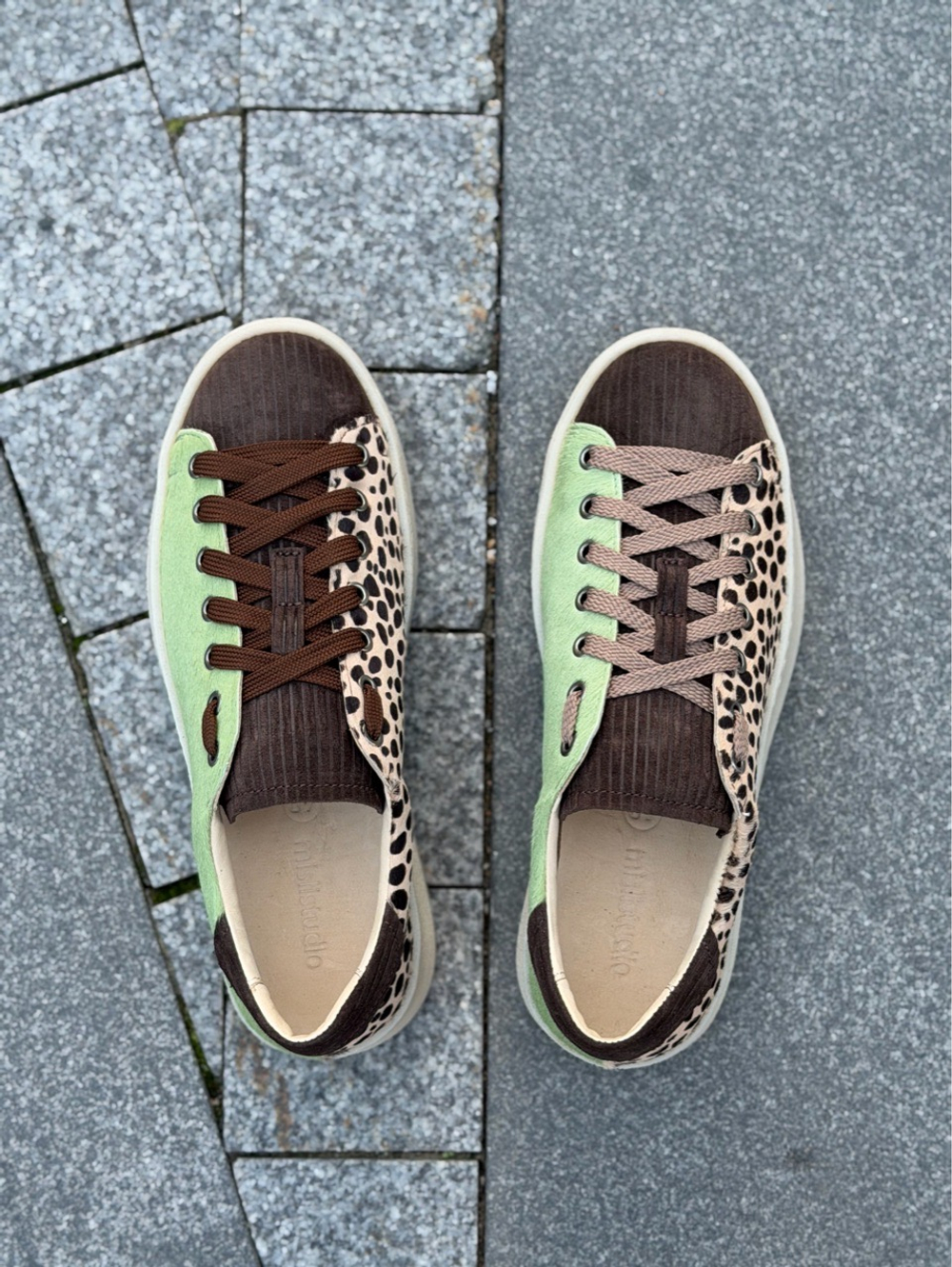 C3 Apple Dots