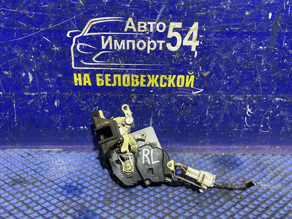 Замок двери задней левой TOYOTA CAMRY 1993
