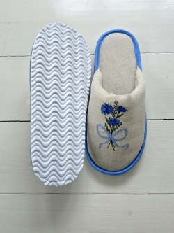 Льняные тапочки с вышивкой Васильки