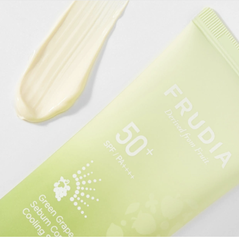 Солнцезащитный гель для жирной кожи Frudia Green Grape Sebum Control Cooling Sun Gel SPF50+ PA ++++