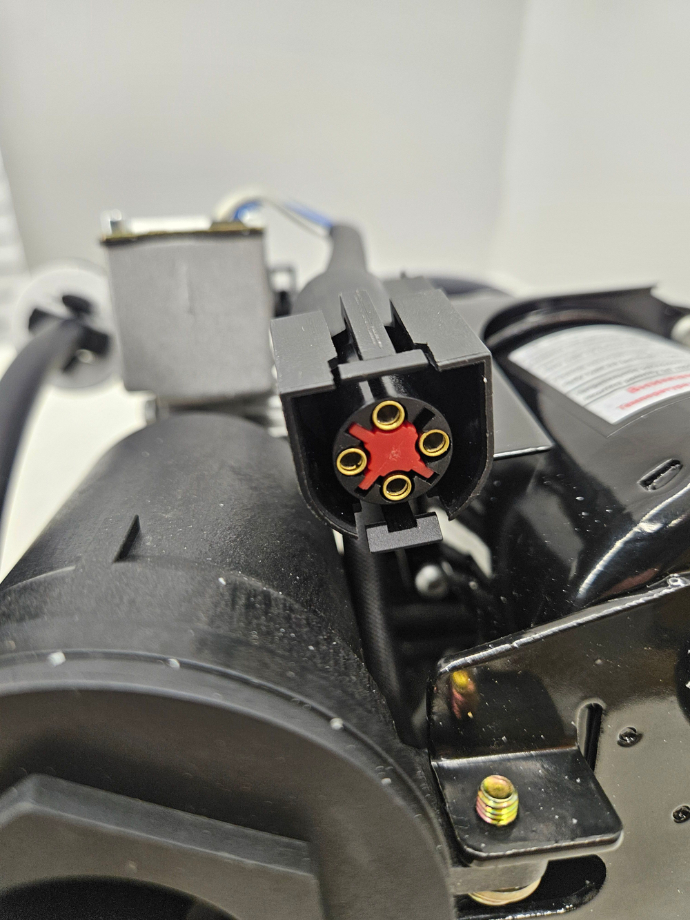 Компрессор пневмоподвески для Lincoln Navigator / Ford Expedition (2007-2013)