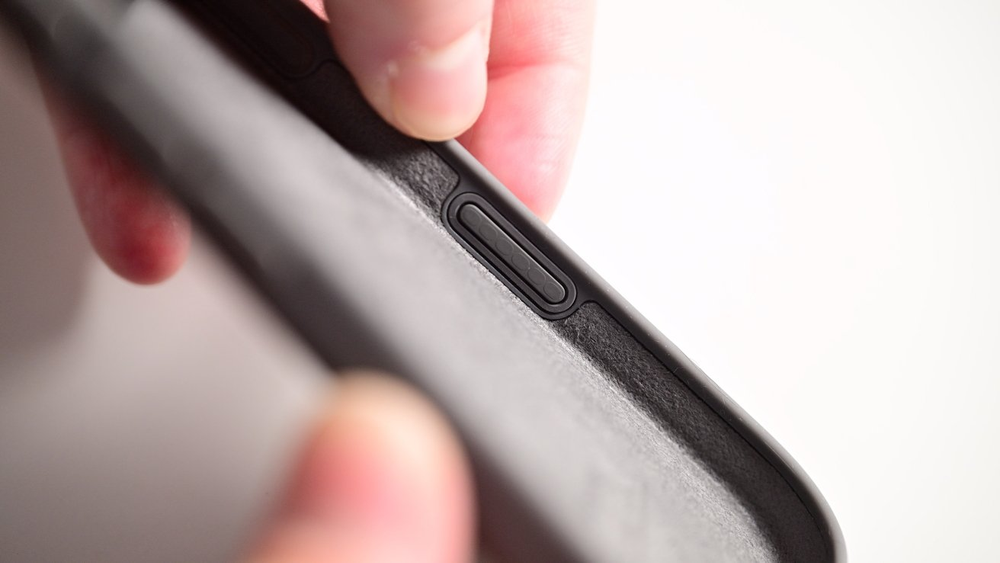 Silicone Case с сенсорной клавишей для iPhone 16 Plus