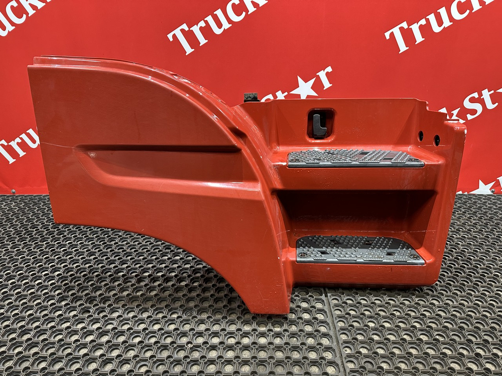 Корпус подножек правый 2022г.