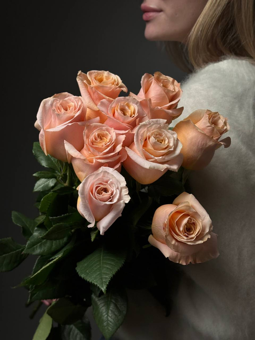 Букет из 9 персиковых роз под ленту