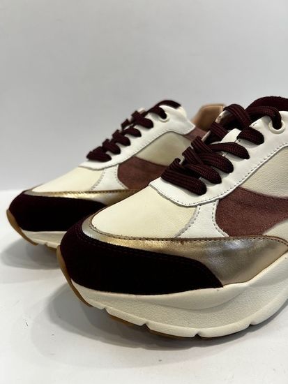 Кроссовки женские