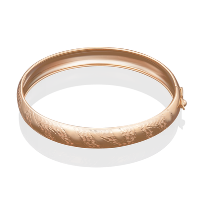 Браслет жесткий из красного золота с алмазной гранью