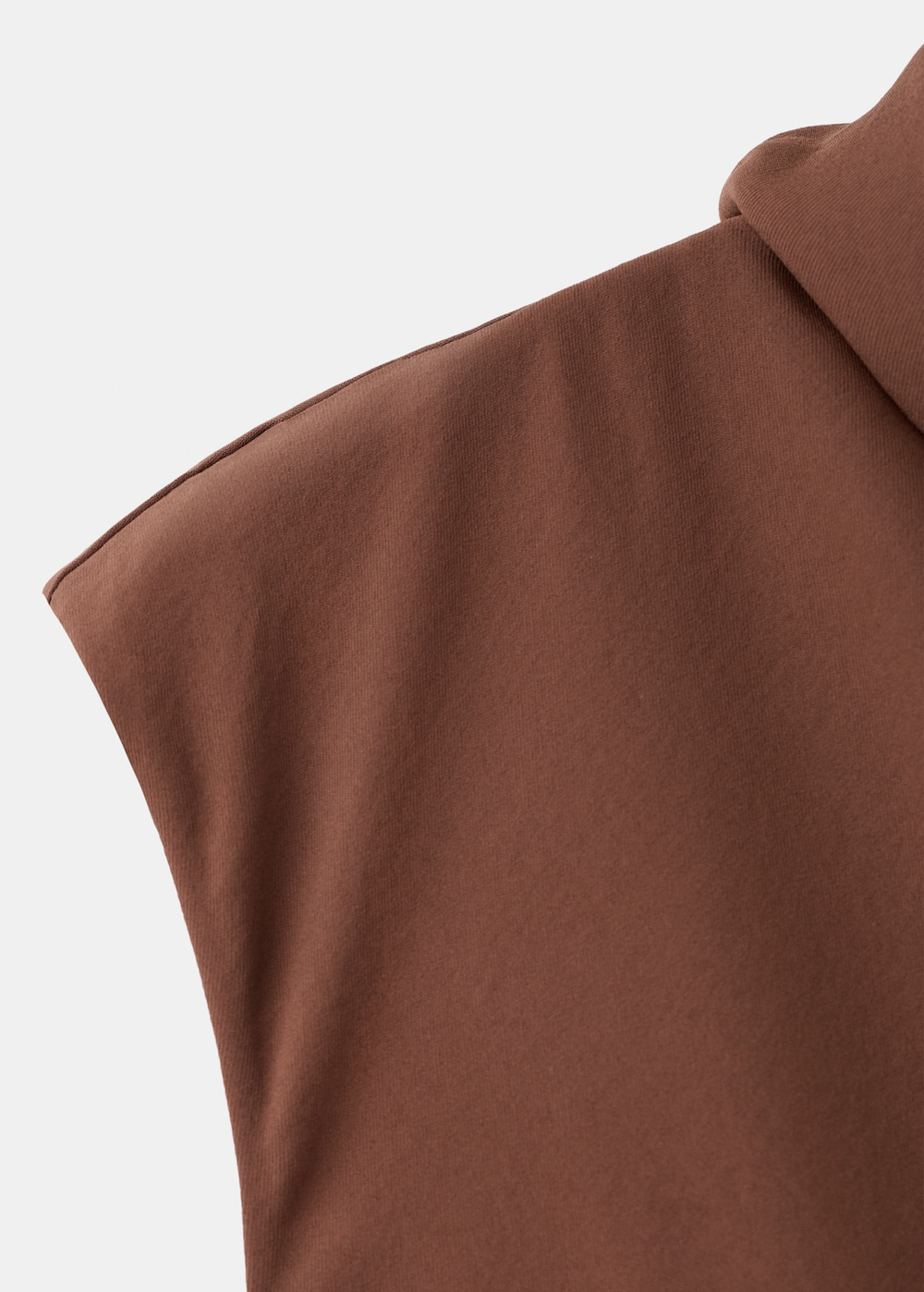 Комбинезон с драпированным воротником и ремнем