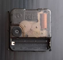 Часы настенные "12 шаров" D32 см (зеленые), пластик