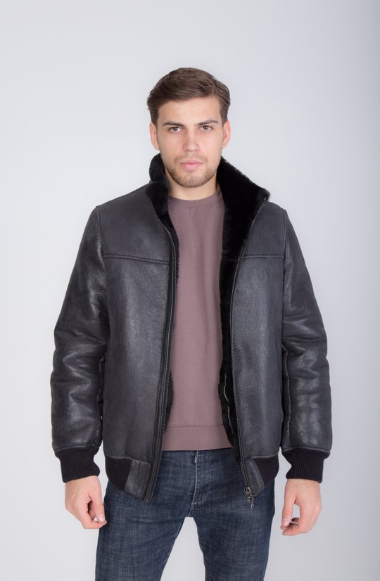 Плотная короткая мужская дубленка из овчины с темным мехом “Родион”