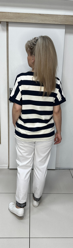 Блузон из хлопка в сине-белую полоску с булавкой