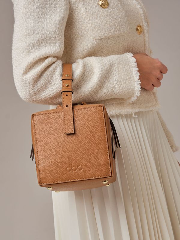 Кожаная сумка Quadra DBR 30989 оранжевый миндаль