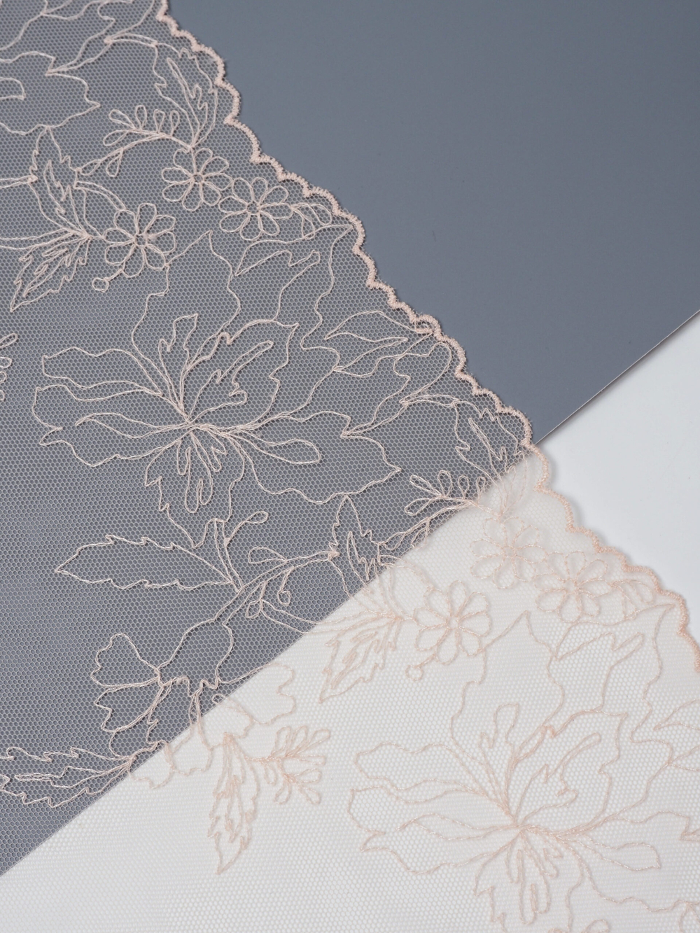 Вышивка на сетке пион неэластичная ширина 17 см (2 стороны)