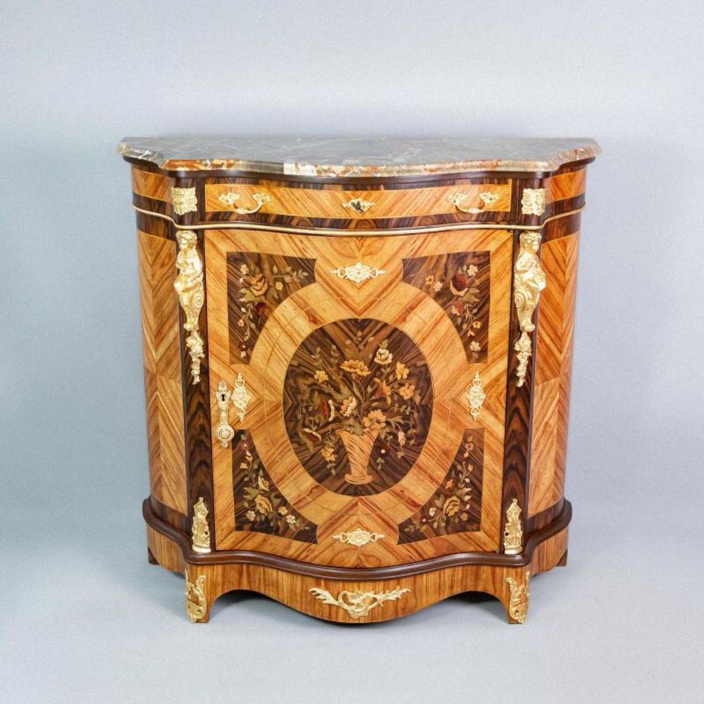 Винтажный комод в дворцовом стиле