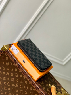 Louis Vuitton Zippy Wallet