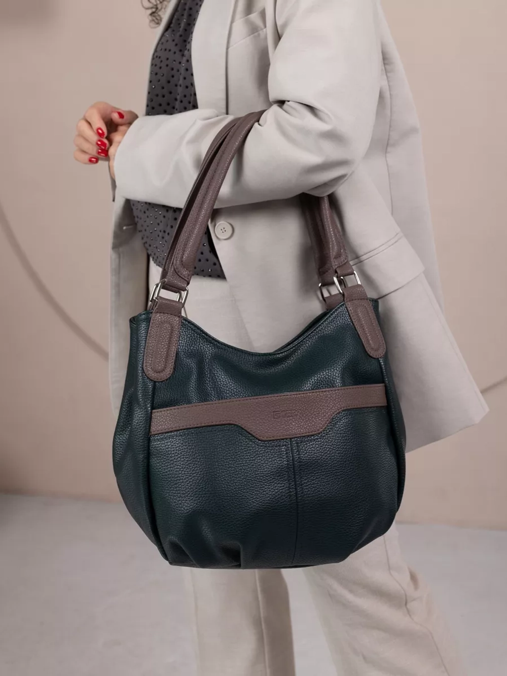 Сумка через плечо средняя классическая