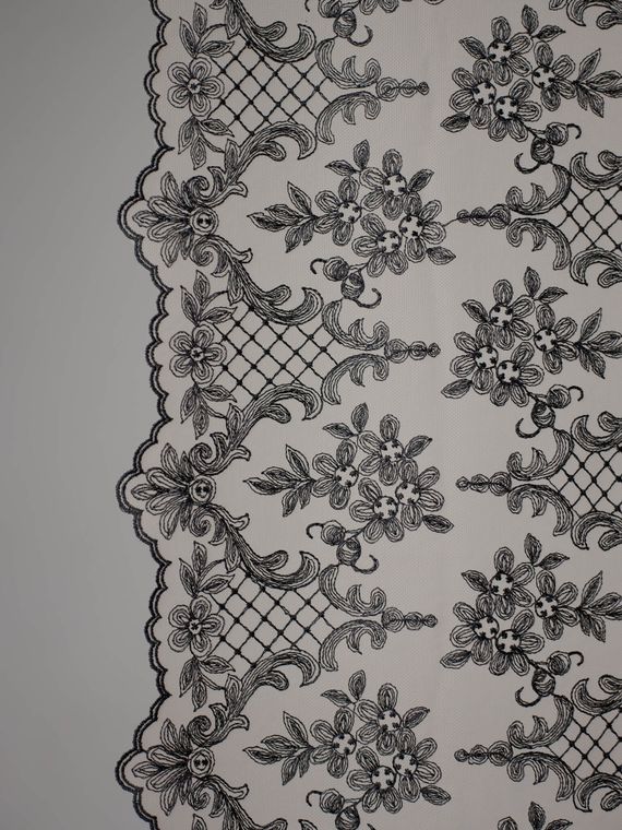 05-175 Вышивка на неэл. сетке 26 см, бежевый 775 /черный 170