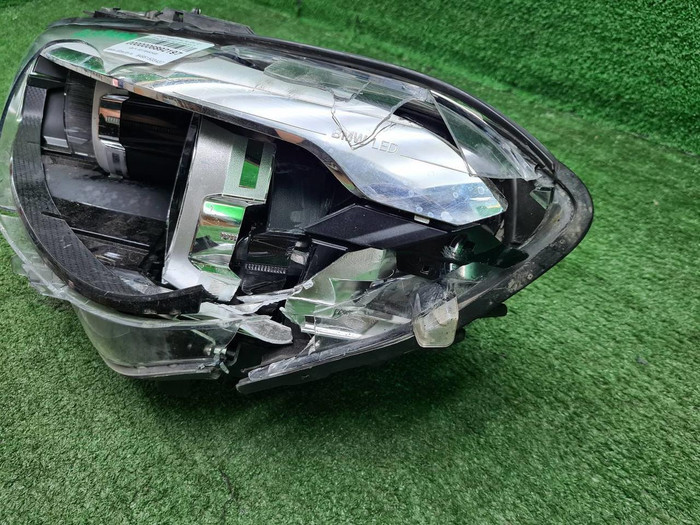 Битая Фара левая BMW 1er F20, F21 (2015-2017) LED