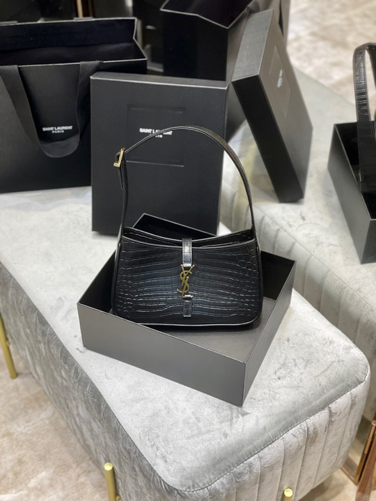 Saint Laurent Le 5 à 7 Hobo Bag