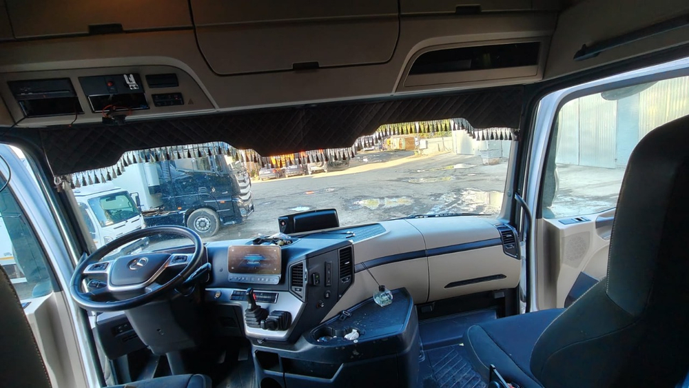 Mercedes-Benz ACTROS 4x2 Седельный тягач 1853 (Дизельный, 12,8 л, 531 л.с., АТ)