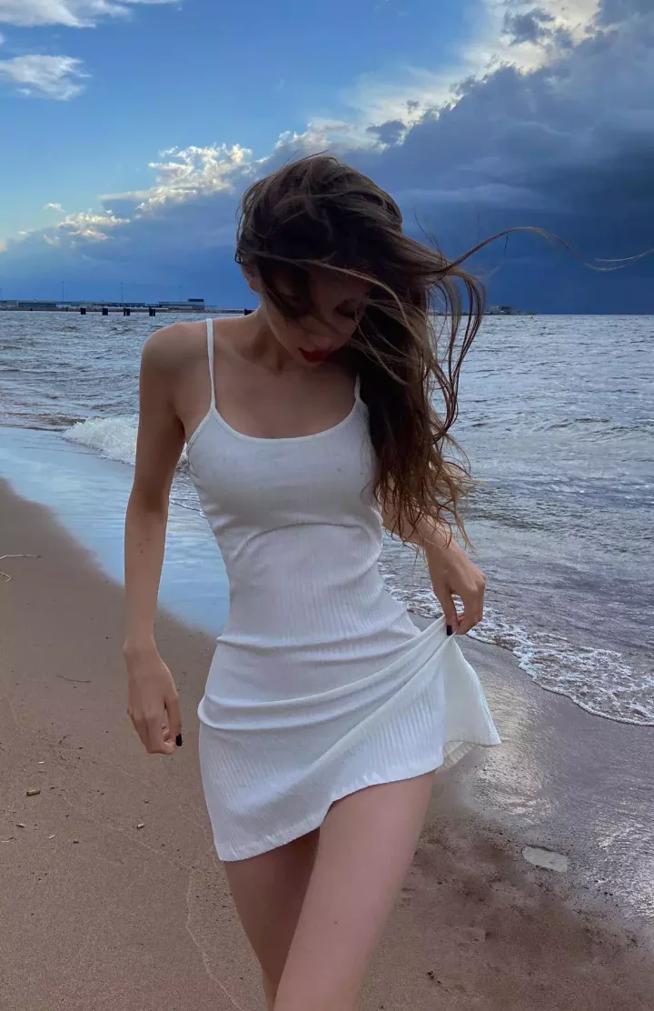 Базовое женское платье «MILOS»
