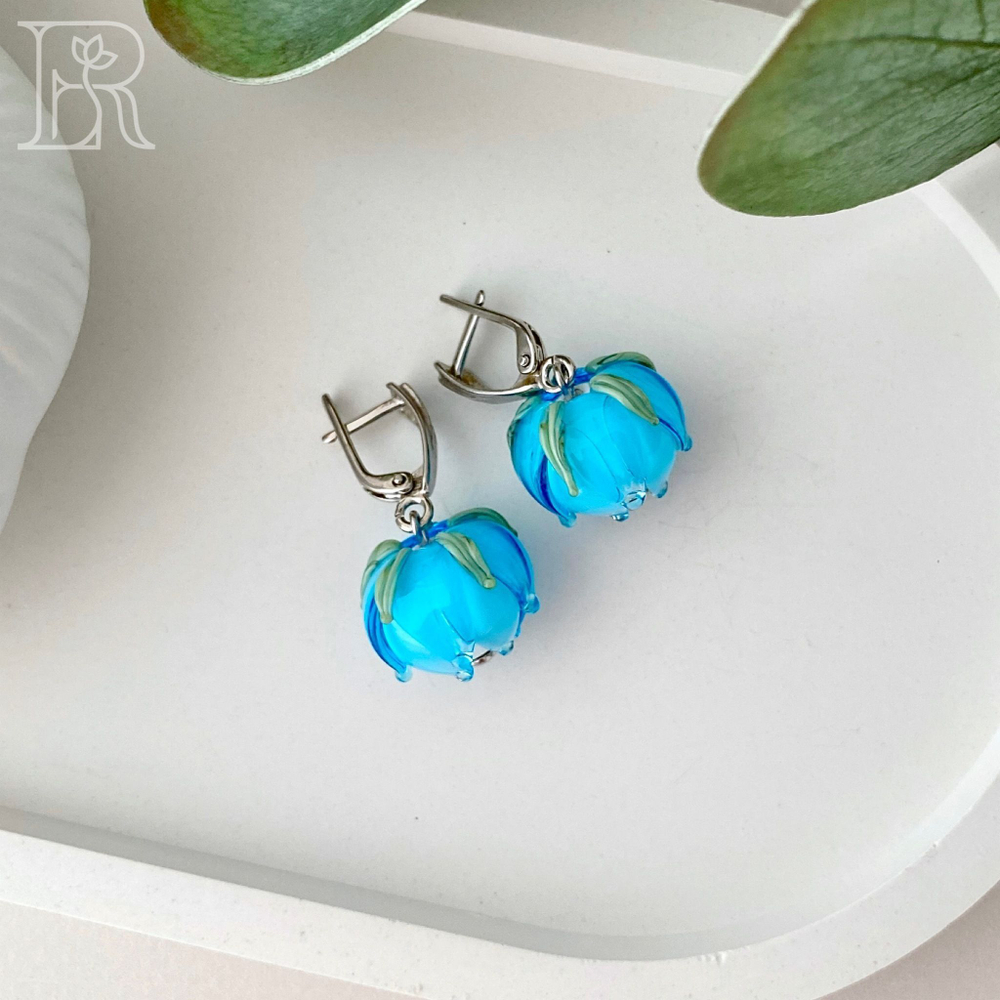 LEFIREL' Серьги серебряные женские "Нимфея" с цветами из муранского стекла / ювелирные украшения из родированного серебра 925