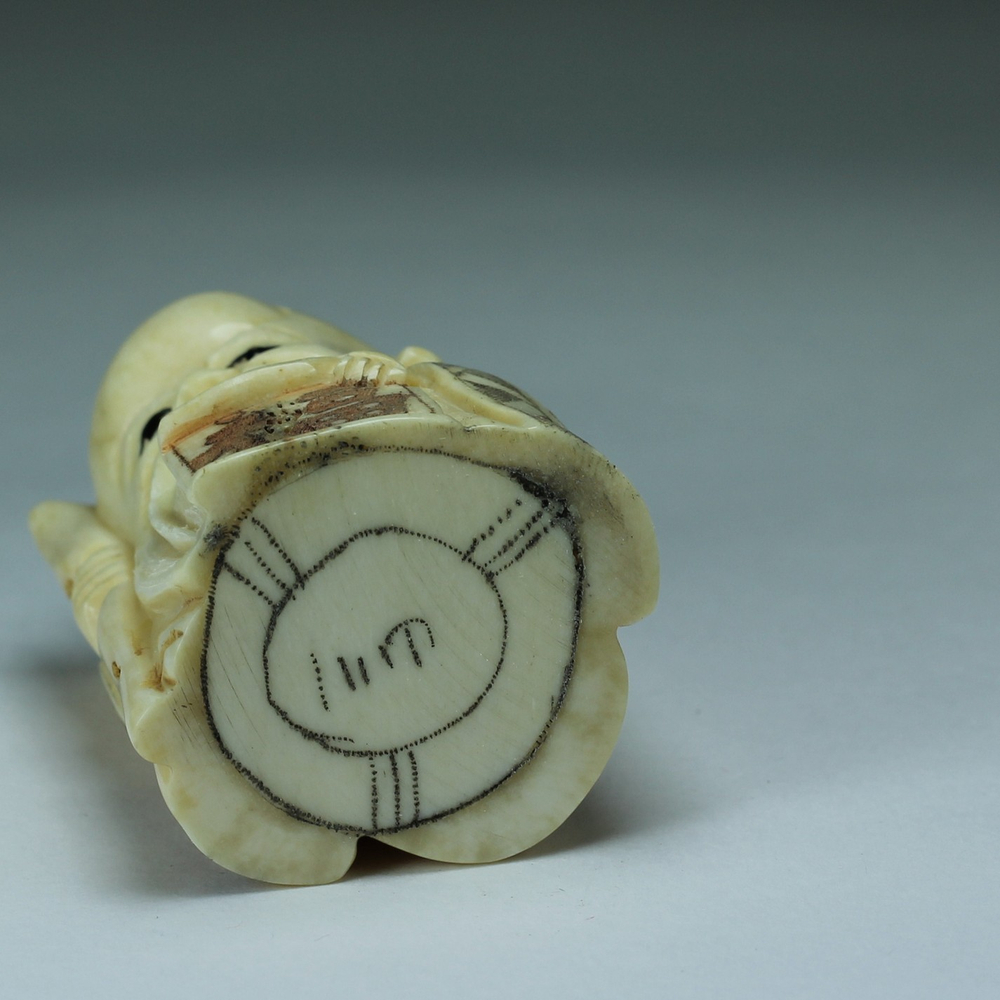 Нэцкэ Шоусин бог долголетья с иероглифом счастье