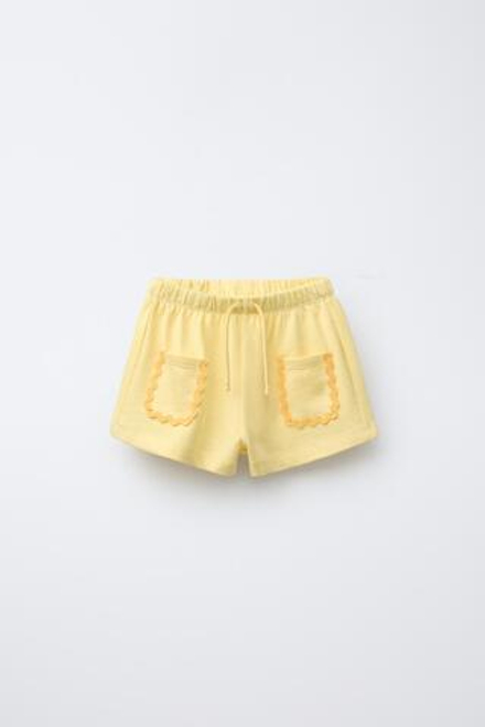 ZARA X CASA LAWA © ШОРТЫ-БЕРМУДЫ С ВОЛНИСТЫМИ ДЕТАЛЯМИ, ЖЕЛТЫЙ