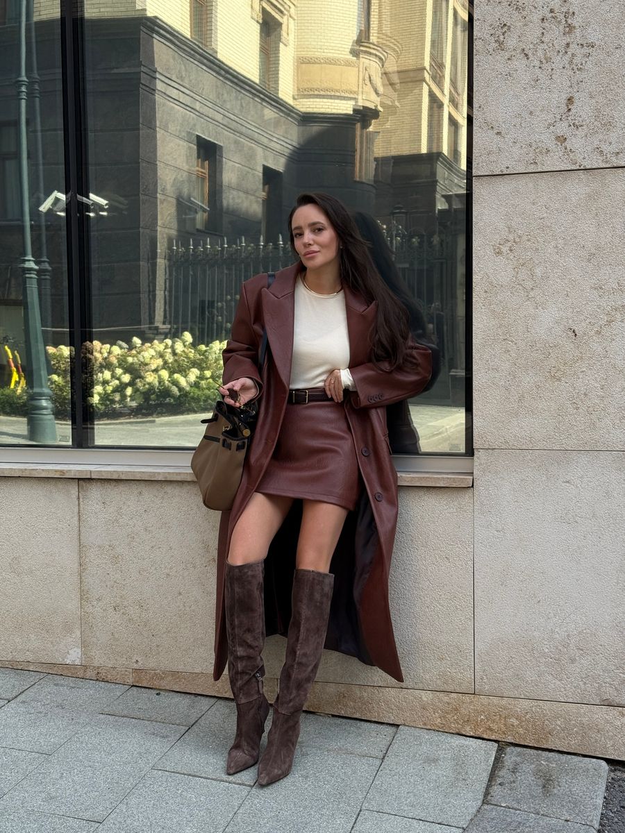 Плащ из эко-кожи макси коричневый