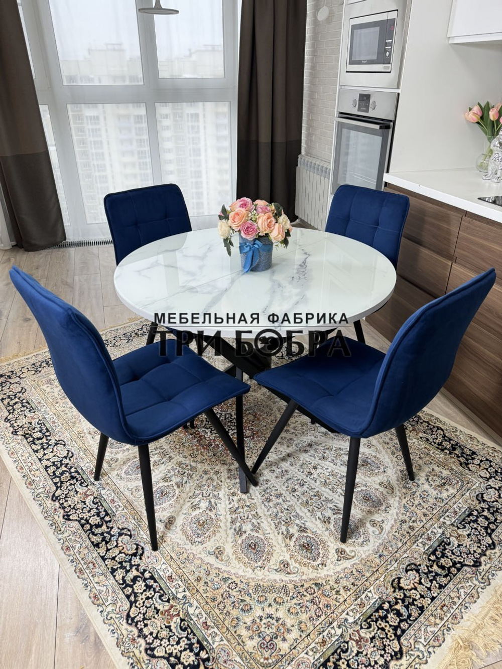 Круглый стеклянный раздвижной стол "Серый мрамор 262" и стулья "ГУЧИ" синий