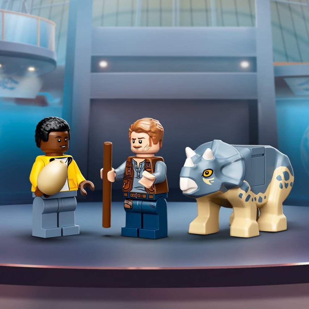 Конструктор Lego Jurassic World Скелет тираннозавра на выставке 76940