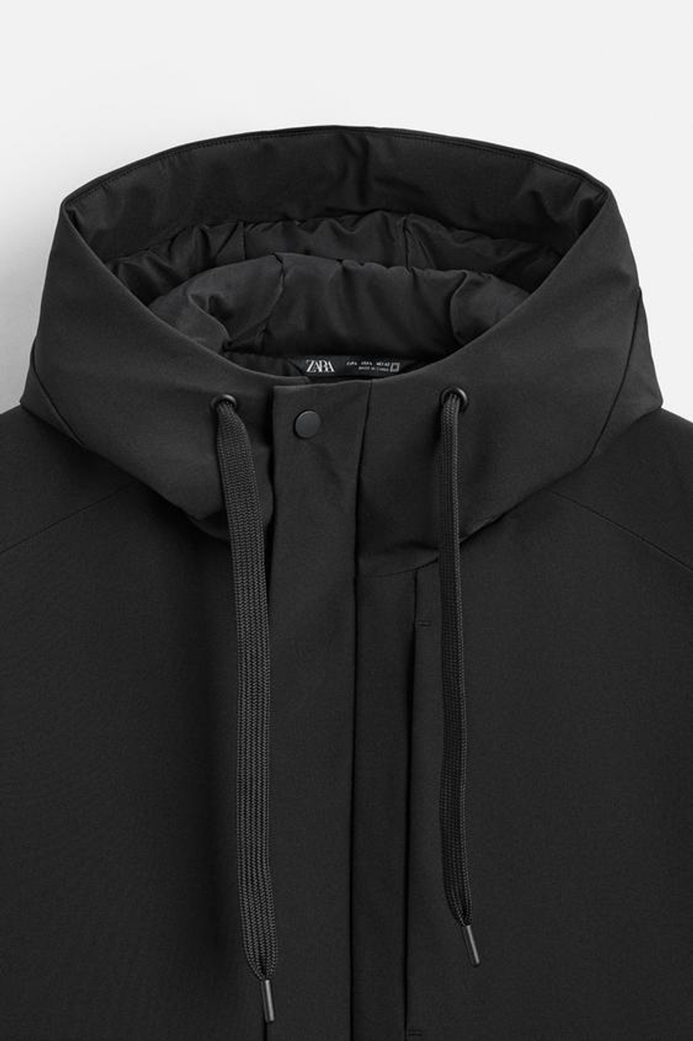 ZARA КУРТКА ИЗ ВЫСОКОТЕХНОЛОГИЧНОЙ ТКАНИ С КАПЮШОНОМ, ЧЕРНЫЙ