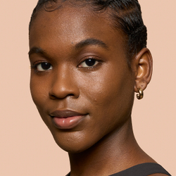 Bobbi Brown Weightless Skin Foundation SPF 15 - Тональная основа: травяной подклад с увлажняющим действием оттенок Almond, 30 ml