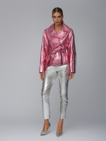 Женская розовая кожаная куртка с эффектом металлик