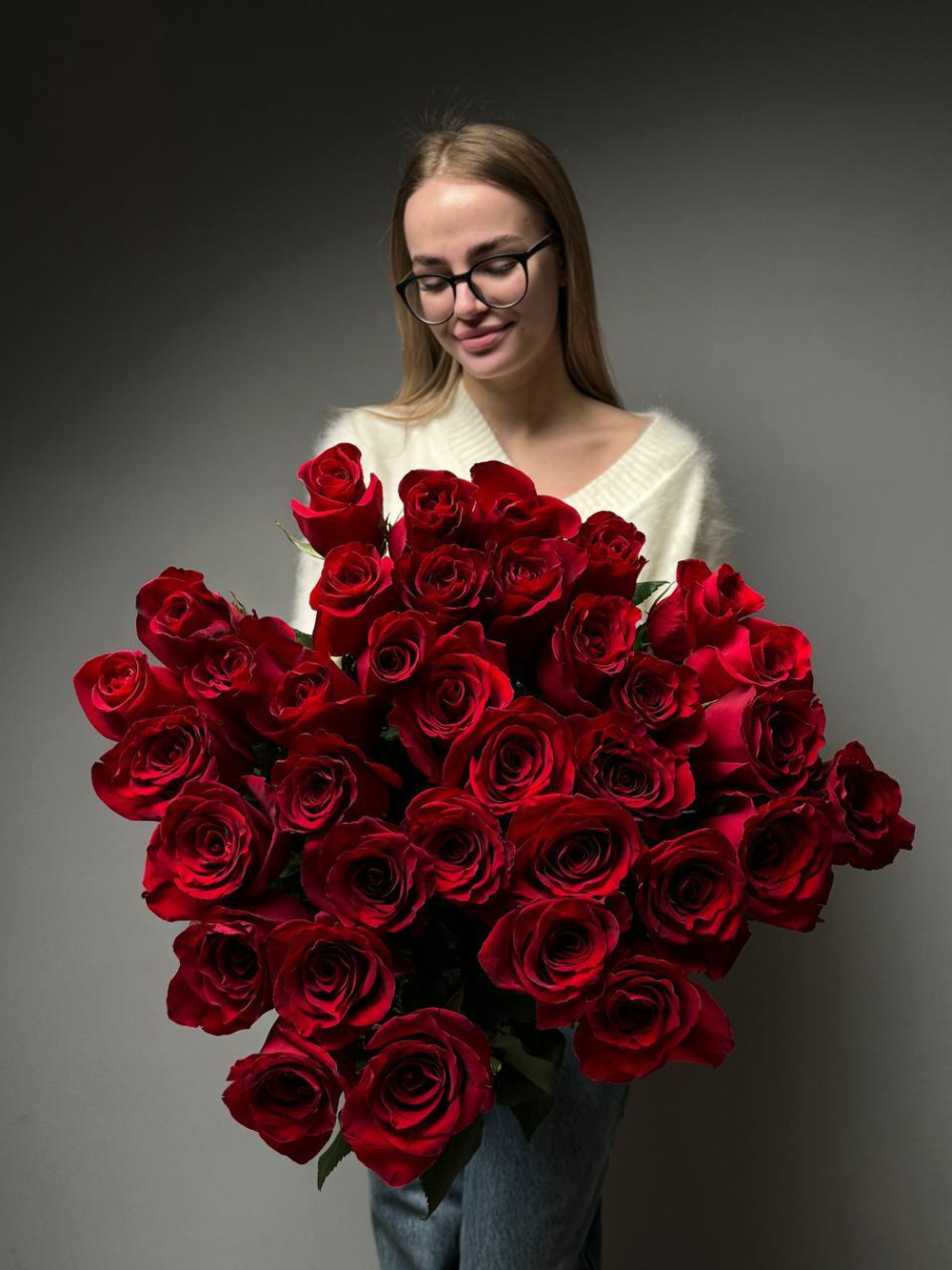 Букет из 35 красных роз под ленту