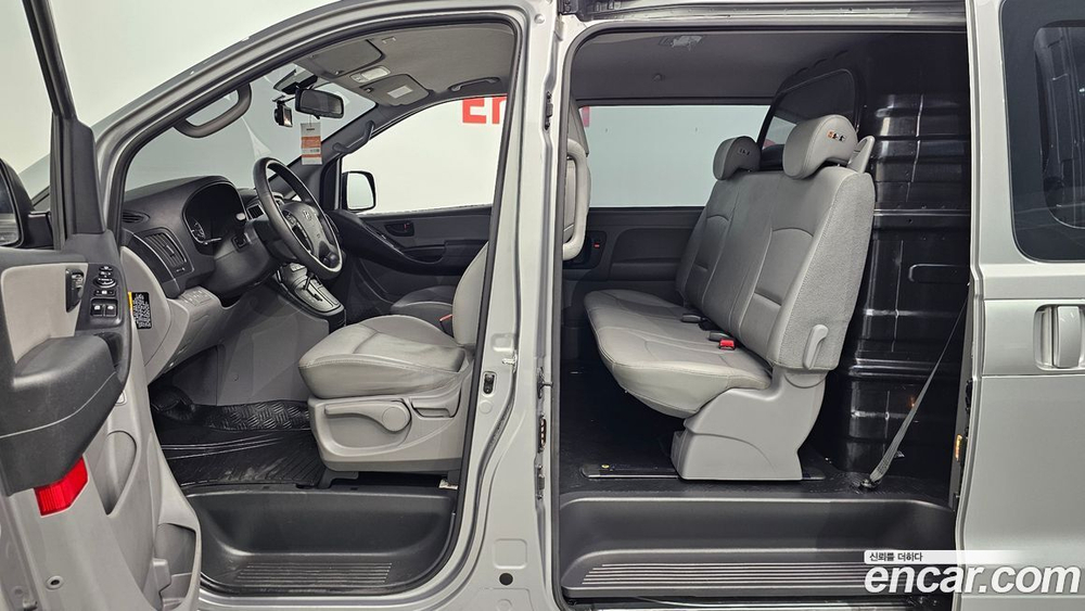 Hyundai The New Grand Starex Van 5-и местный (06.2020)