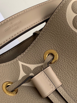 Louis Vuitton NeoNoe MM