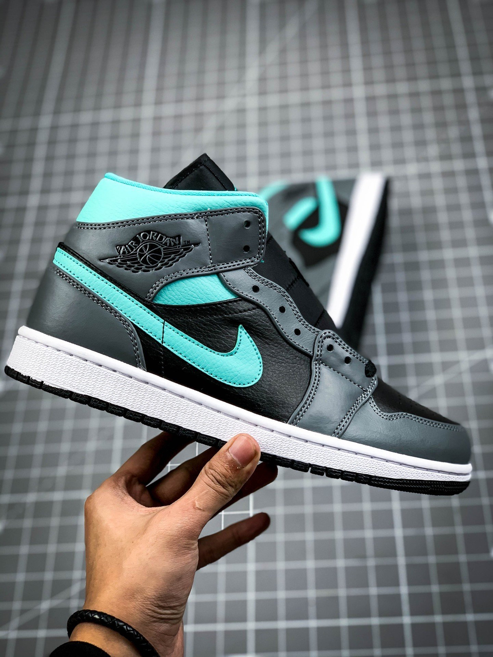 AIR JORDAN 1 MID SE SIGNAL BLUE SIGNAL BLUE/WHITE-BLACK