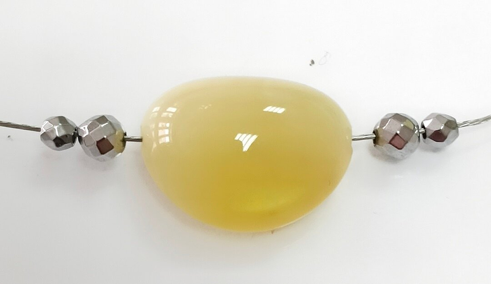 Чокер с янтарем