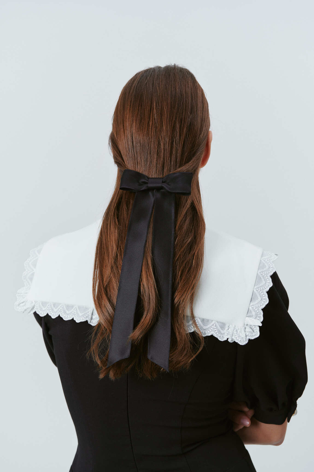 Бант с длинными лентами из атласа