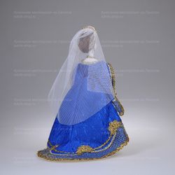 Сувенирная кукла в придворном костюме конца 19 века