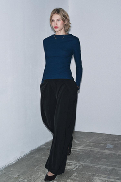 ZARA ФУТБОЛКА ИЗ КРЕПА С ВОРОТНИКОМ-СТОЙКОЙ, МОРСКОЙ СИНИЙ