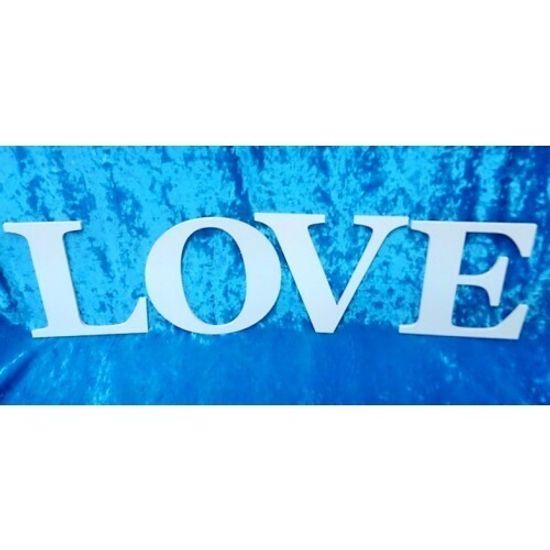 Деревянное слово "Love"