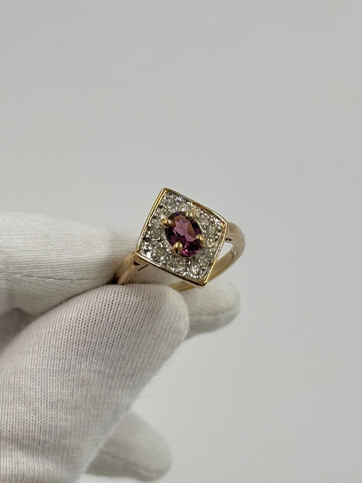 Кольцо с кристаллами