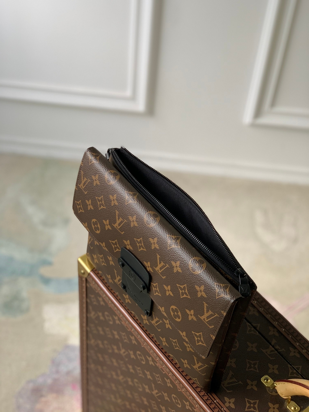 Louis Vuitton S Lock A4 Pouch