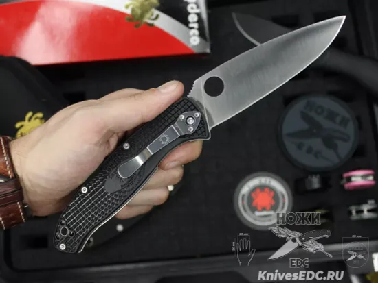 Нож складной Spyderco Resilience Lightweight 142PBK c клинком из стали 8Cr13MoV, рукоять FRN