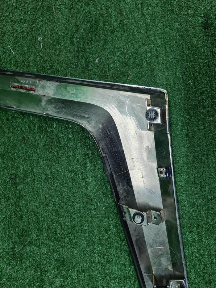 Накладка багажника правая Toyota Hiace H300 19-нв