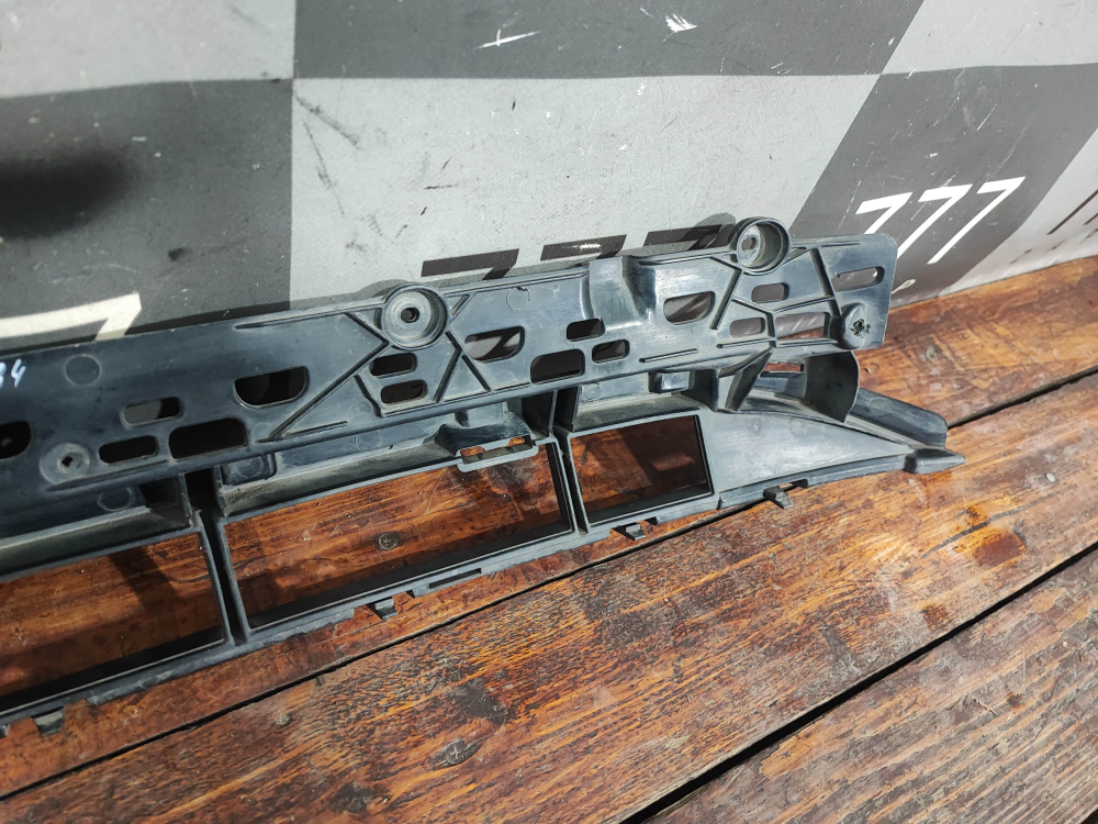 Решетка переднего бампера Audi Q8 (4MN) 18-нв Б/У Оригинал 4M8807647D9B9